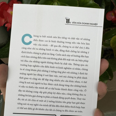 DÁM LÊN TIẾNG:  Cách xử lý mối quan hệ với sếp và đồng nghiệp trong công sở - Tiến sĩ David Naylor - Thái Hà – NXB Công Thương