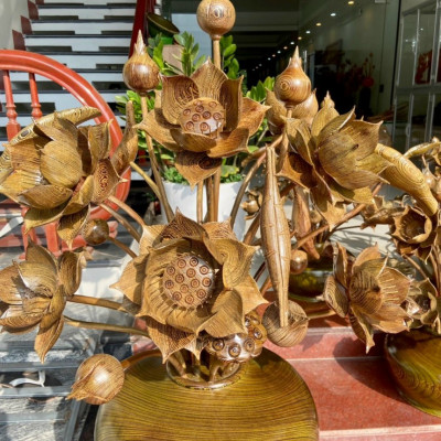 1 Bình hoa sen trang trí phòng thờ phòng khách 25 cành ,hoa ,lá ,gương bằng gỗ mun đuôi công vân gỗ quá đẹp, 