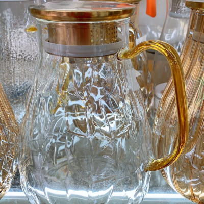 BÌNH ĐỰNG NƯỚC THỦY TINH CHỊU NHIỆT CAO CẤP MÀU VÀNG SANG TRỌNG - VD