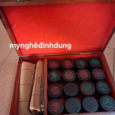 Combo quân cờ tướng bằng gỗ trắc đỏ đen 4.8x1.5cm + hộp đựng + tấm vải  da 