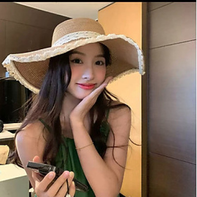 Nón rộng vành mũ vành rộng gấp gọn che nắng đi biển cho nữ phối đai ren duyên dáng chất liệu cói thoáng mát   Thiết kế thời trang: Nón rộng vành, phù hợp cho các hoạt động ngoài trời như đi biển. Mũ có đai ren duyên dáng, tăng thêm vẻ nữ tính Dona25072501
