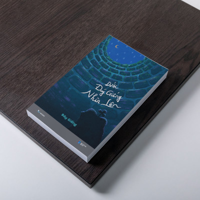 Dưới Đáy Giếng Nhìn Lên - Tặng Kèm Bookmark