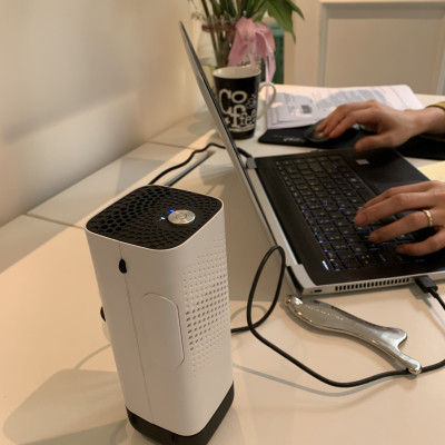 Máy Lọc Không Khí Ô Tô Thụy Sỹ Boneco P50 Khuếch Tán Tinh Dầu Thơm, Tạo Ion Âm Lọc Bụi, Khử Mùi Oto Cũ Mới, Dùng Cho Xe Hơi/Xe Đẩy Em Bé/Bàn Làm Việc - Hàng Chính Hãng