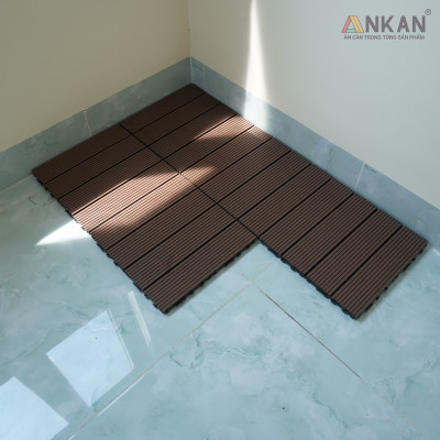 Sàn Vỉ Gỗ Nhựa Composite Cao Cấp, Lót Sàn Ban Công Nhà Tắm, Vỉ Dày Chắc Chắn Có Vít Ốc Dưới Nan, Màu Nâu Mới, Dễ Dàng Lắp Đặt