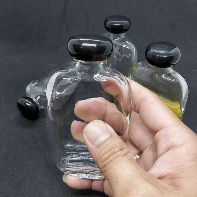 Chai Thủy Tinh 100ml mẫu bầu dục kiểu dẹt nắp nhựa đen tròn - Chai thủy tinh mini – Lọ thủy tinh nhỏ