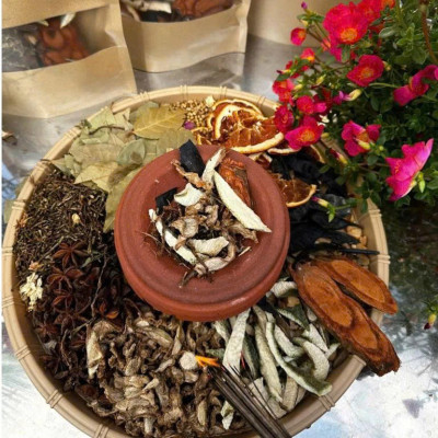 Bịch thảo mộc xông nhà ,  tẩy uế, thanh lọc, diệt khuẩn, xua đuổi con trùng , tạo hương thơm dịu nhẹ  ,cải thiện phong thủy, mang lại cảm giác an lành