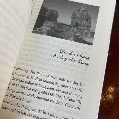 NHỮNG MẢNH KÝ ỨC VIẾT BẰNG BÚT CHÌ - Lê Hồng Lam - Nxb Phụ Nữ (Bìa mềm)