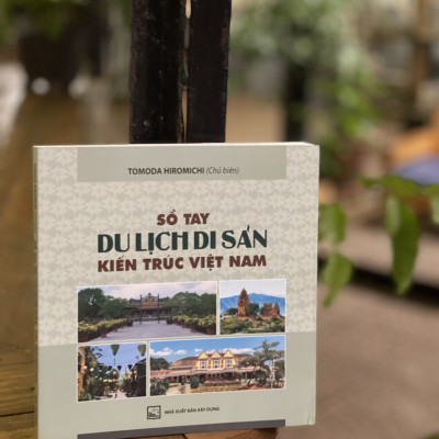 SỔ TAY DU LỊCH DI SẢN KIẾN TRÚC VIỆT NAM - TOMODA HIROMICHI - Việt Nguyễn, Khánh Huyền dịch - NXB Xây dựng - Bìa mềm