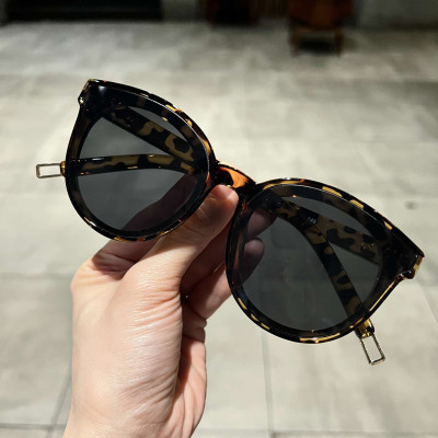 Kính râm Mắt tròn sành điệu màu Đồi Mồi