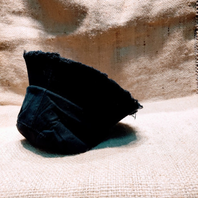 Nón tai bèo Đen tua rua cùng nàng nổi loạn,nổi loạn xong dùng nón đi bán vé số.