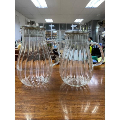 Bình nước thủy tinh chịu nhiệt sọc quai vàng