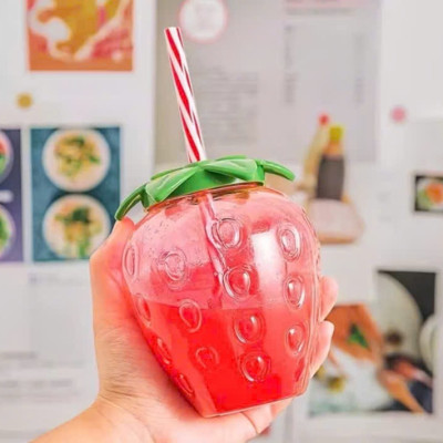 Bình nước hình trái dâu tặng kèm móc khóa trái dâu siêu dễ thương 