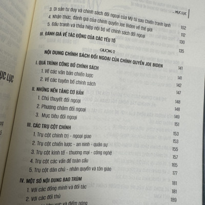 CHÍNH SÁCH ĐỐI NGOẠI MỸ DƯỚI THỜI CHÍNH QUYỀN JOE BIDEN VÀ NHỮNG TÁC ĐỘNG TỚI QUAN HỆ QUỐC TẾ - Lê Công Tiến, Trần Huyền Trang - Nhà xuất bản Chính Trị Quốc Gia Sự Thật.