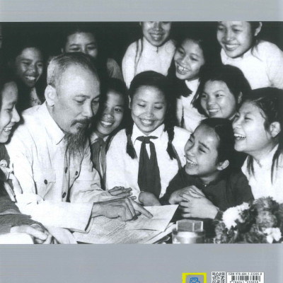 Di Sản Hồ Chí Minh - Việt Nam Đẹp Nhất Có Tên Bác Hồ (Tập ảnh & Tư liệu) (Tái bản 2023)