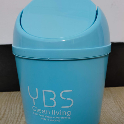 Thùng Rác Mini Để Bàn YBS Thùng Rác Nhỏ Cute Có Nắp Đậy Tiện Lợi 3 Màu Lựa Chọn