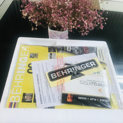 Effect cho đàn ghi ta (Guitar Amp Modeler and Multi-Effects Processor) VAMP-3 Behringer - Hàng Chính Hãng