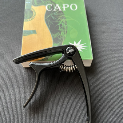 Capo cho đàn guitar chắc chắn