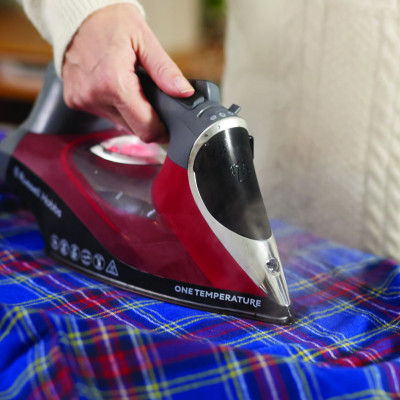 Bàn ủi Russell Hobbs One Temperature 25090-56 2600W Ngăn Chứa Nước 350ml Màu Đỏ - Hàng Chính Hãng