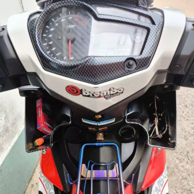 rổ đựng đồ sơn Carbon VÀ DEN NHÁM gắn Exciter 150