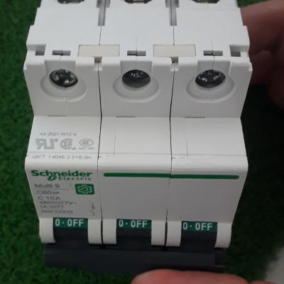 MCB M9F22310 Schneider dòng Multi9 C60SP, số cực 3P, dòng định mức 10A, C Curve, 10kA
