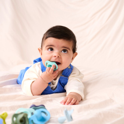 Ty ngậm silicon siêu nhẹ cho bé Tommee Tippee Ultra Light 0-6 tháng (vỉ đôi)