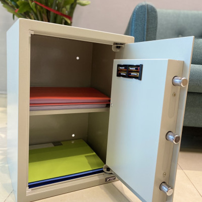 Két sắt điện tử Treny 50EA-DS 17kg có khe phía trước - 3 răng - màu kem