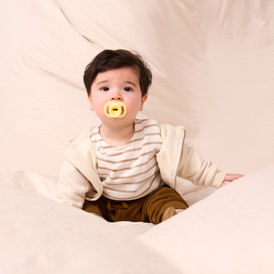 Ty ngậm silicon siêu nhẹ cho bé Tommee Tippee Ultra Light 0-6 tháng (vỉ đôi)