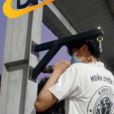 Khung treo bao cát boxing DAI NHAN, làm bằng thép chắc chắn, sơn tĩnh điện đen nhám, tặng đầy đủ phụ kiện lắp đặt