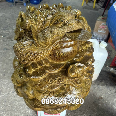Cóc thiềm thừ phong thủy cầu tài lộc bằng gỗ mun đuôi công kt 48×48×40cm