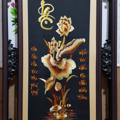 TRANH THÊU HOA SEN VÀNG - PHÚC LỘC THỌ