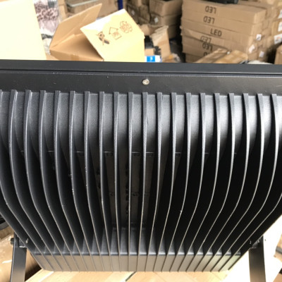 Đèn pha cốc 300w chiếu sân bóng siêu sáng