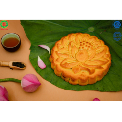 BÁNH TRUNG THU MẶT TRĂNG 002: HẠT SEN MACCA - KHOAI MÔN HẠNH NHÂN 8 TRỨNG 800G ( 2 LOẠI NHÂN TRONG CÙNG 1 BÁNH) - VIỆT NAM