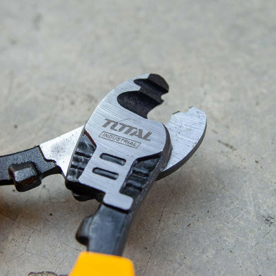 KÌM CẮT CÁP CÁCH ĐIỆN 6"/160MM TOTAL THTIP2761 - HÀNG CHÍNH HÃNG