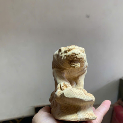 Tượng con hổ phong thủy bằng gỗ ngọc am thơm nức kt 20x10x7cm 