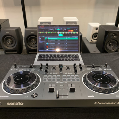Máy DJ Controller 2 kênh sử dụng Serato  DJ  DDJ REV1 Pioneer  - Hàng chính hãng