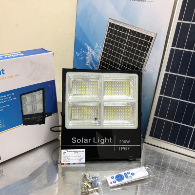 ĐÈN PHA NĂNG LƯỢNG MẶT TRỜI 200W 4 KHOANG MẪU MỚI TUỔI THỌ 7-10 NĂM, SÁNG LIÊN LỤC 16-18h