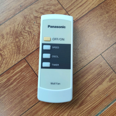 Điều khiển quạt treo tường Panasonic F409M chính hãng (tặng kèm 2 Pin) - Hàng chính hãng