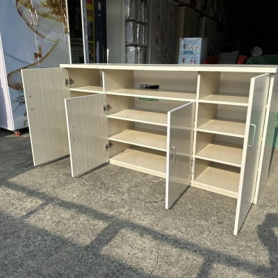 Kệ tivi nhựa Tundo màu gỗ sồi kết hợp làm tủ giày thông minh ngang 1m6 x cao 80 cm x sâu 45 cm.