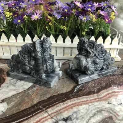 Cặp Tỳ Hưu phong thủy đá cẩm thạch vân đen có đế - Dài 15 cm