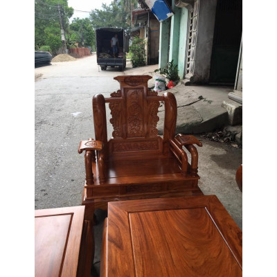 Bàn ghế tần thuỷ hoàng gỗ gõ đỏ cột 12, cột liền, yếm liền, mặt bàn là ván liền.