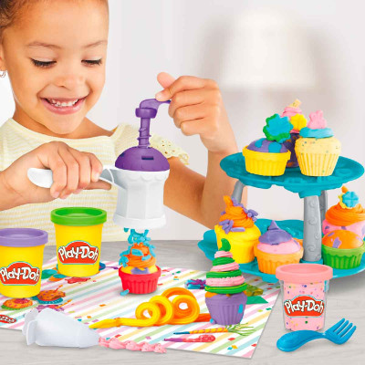 Đồ Chơi Tháp Bánh Cupcake Ngọt Ngào PLAYDOH G0529