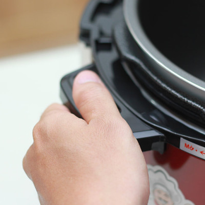 Nồi Áp Suất Đa Năng Sunhouse DNDSHD1552 - 5L (Đỏ Đen) - Hàng chính hãng