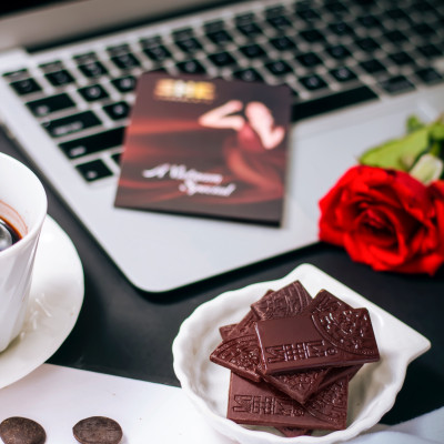 Hộp 6 thanh socola đen nguyên chất - SHE Chocolate - Hộp 48g - Quà tặng giàu chất dinh dưỡng, bổ sung năng lượng. Quà tặng sức khỏe, quà tặng người thân, dịp lễ, thích hợp ăn vặt