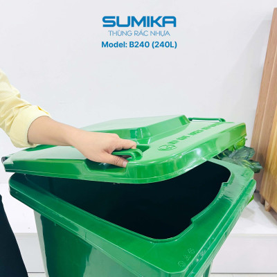 Thùng rác nhựa công cộng SUMIKA B240, dung tích 240L, có bánh xe