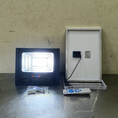 Đèn led pha năng lượng mặt trời 200W