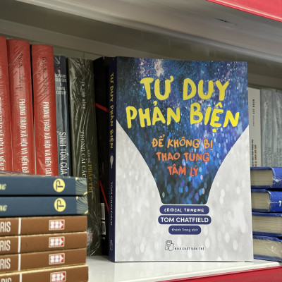TƯ DUY PHẢN BIỆN - ĐỂ KHÔNG BỊ THAO TÚNG TÂM LÝ - Tom Chatfield - Khánh Trang dịch - (bìa mềm)