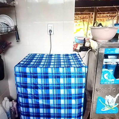 Áo trùm máy giặt cửa ngang (trước) cho máy từ 6 - 15 kg ,vải dù siêu bền tiện lợi , chống thấm nước , bảo vệ máy giặt dưới mọi thời tiết giao màu ngẫu nhiên