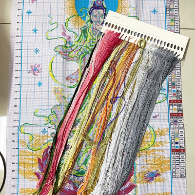 Tranh thêu chữ thập Quan âm ban phước 247, kích thước 57 x 90 cm