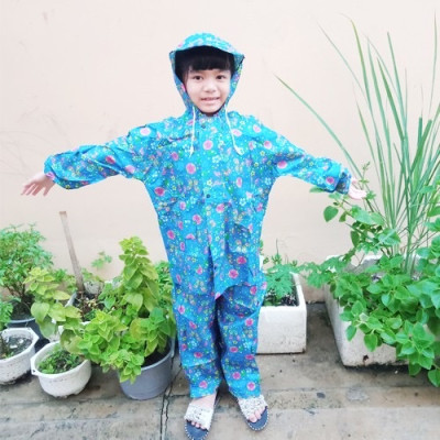 Bộ áo mưa cho bé trai và bé gái từ 9 - 10 tuổi - Áo mưa vải dù nhẹ , gọn chống thấm , kèm túi đựng xinh xắn ,giao màu ngẫu nhiên