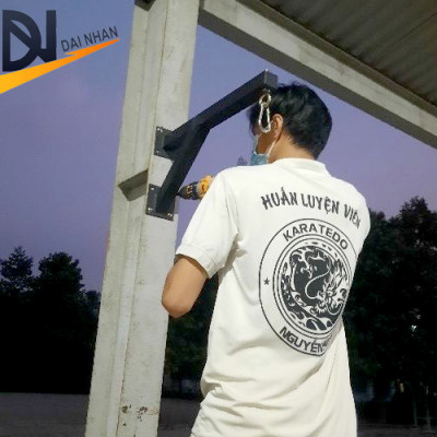 Khung treo bao cát boxing DAI NHAN, làm bằng thép chắc chắn, sơn tĩnh điện đen nhám, tặng đầy đủ phụ kiện lắp đặt